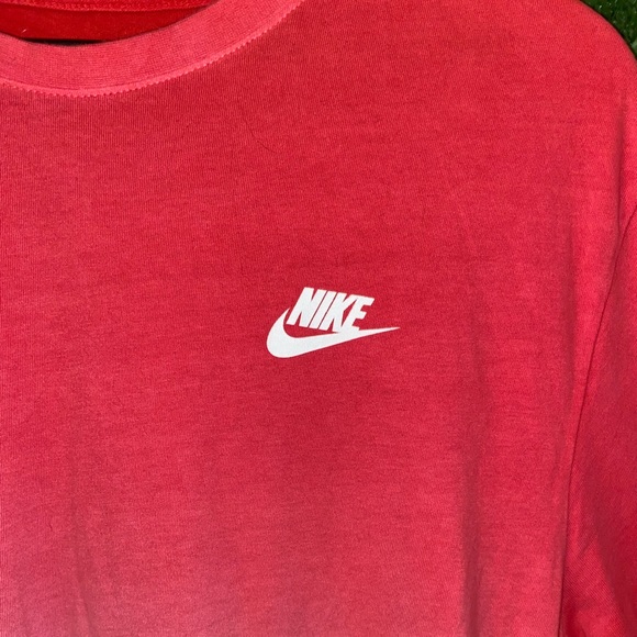 Nike Red White & Blue Ombre Colored T-Shirt - Picture 2 of 5